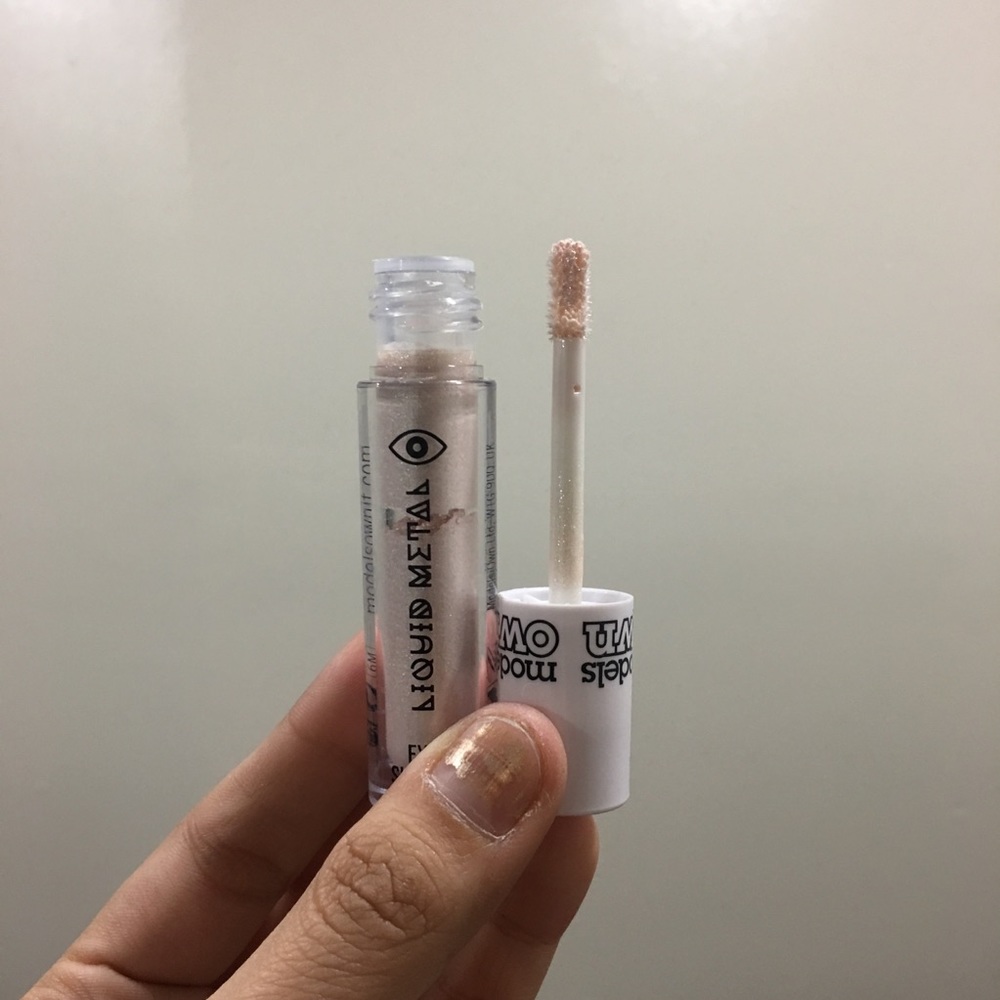 Models Own Liquid Metal Eyeshadow in LME01